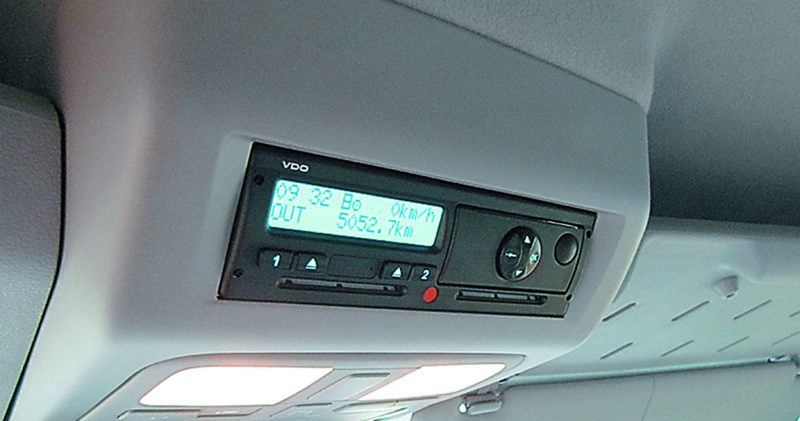 Hyundai H 350 Digi-Tachograph in Dachkonsole