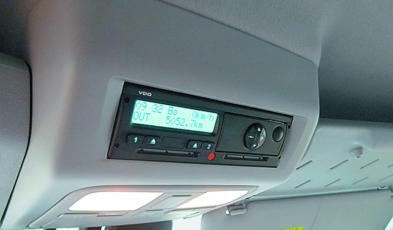 Hyundai H 350 Digi-Tachograph in Dachkonsole