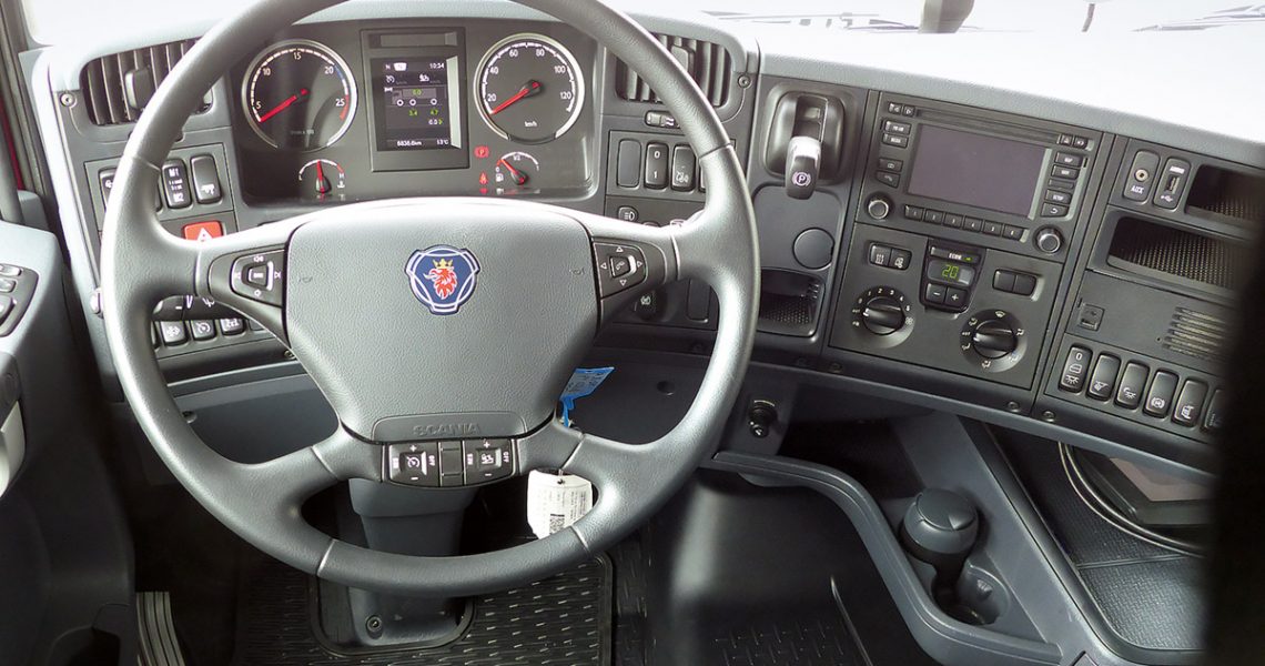 Scania R 450 4x2-Bausattel Cockpit