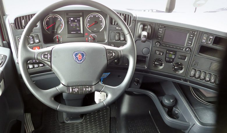 Scania R 450 4x2-Bausattel Cockpit