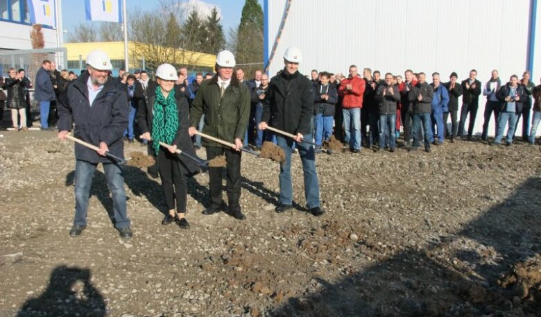 Spatenstich für Logistik- und Montagehalle