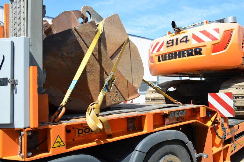 Baumaschinen richtig verladen