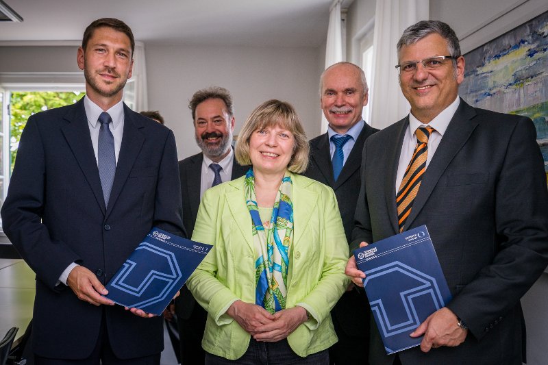 Industrie finanziert Stiftungsprofessur für Baumaschinen