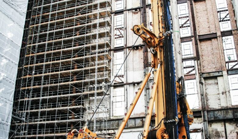 Bauer erledigt Gründung bei Londoner Industriedenkmal