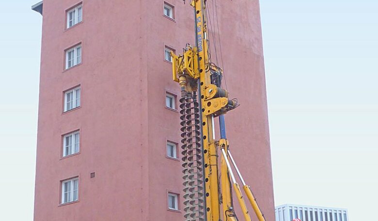 Brainlab-Tower begrüßt Münchener Messegäste