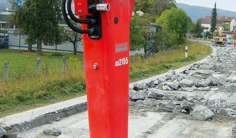 Hydraulikhammer Sandvik BR 2155 mit OilQuick-Schnellwechsler