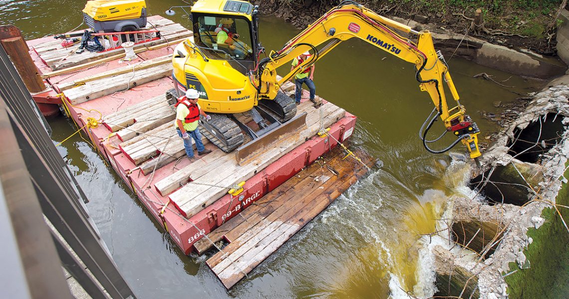 Komatsu-Bagger mit Atlas Copco-Hydraulikhammer SB552