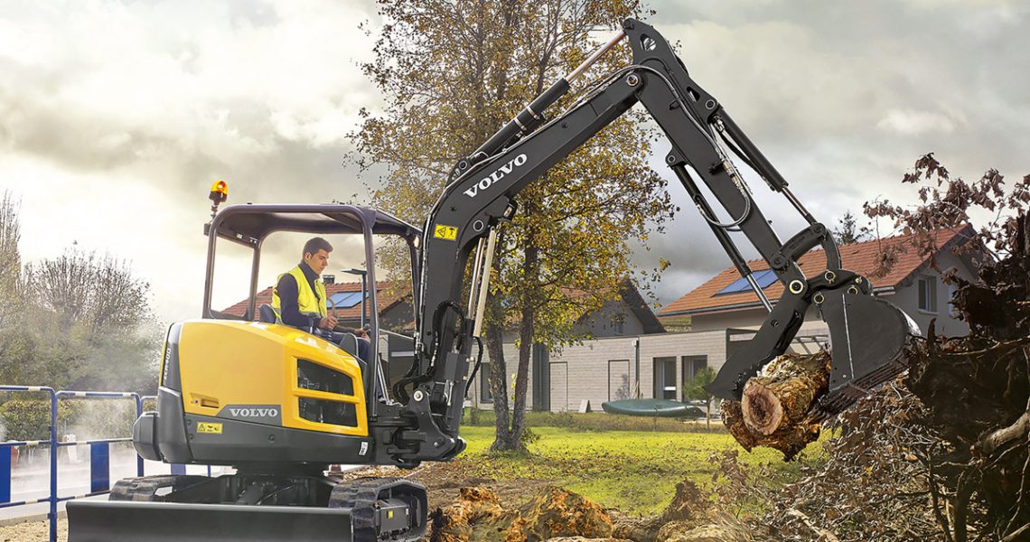 Volvo-Bagger mit Tieflöffel