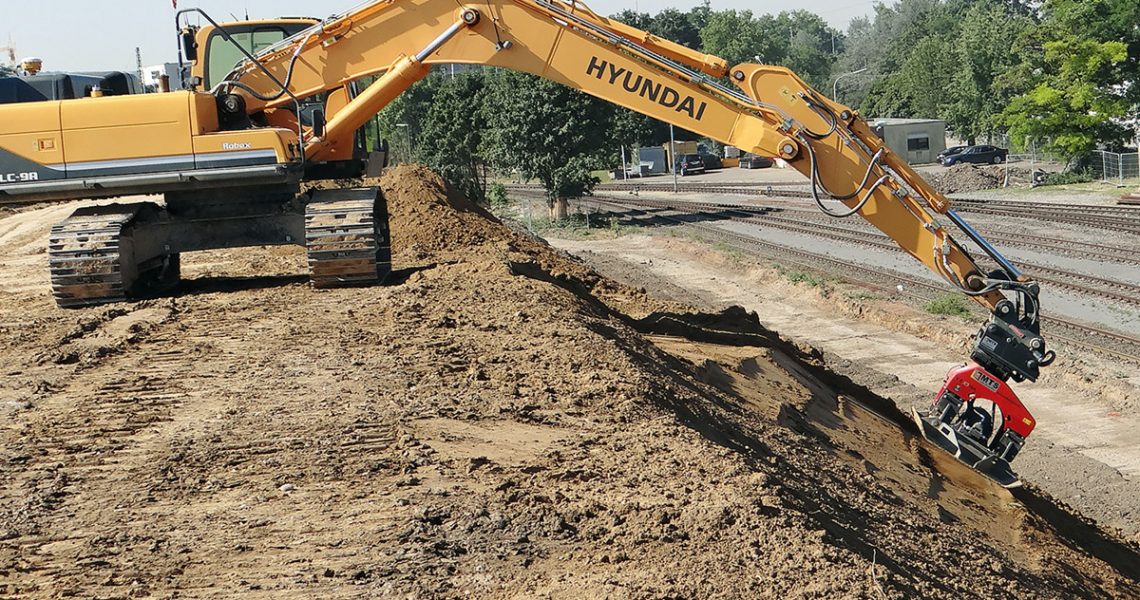 Hyundai-Bagger mit MTS-Anbauverdichter