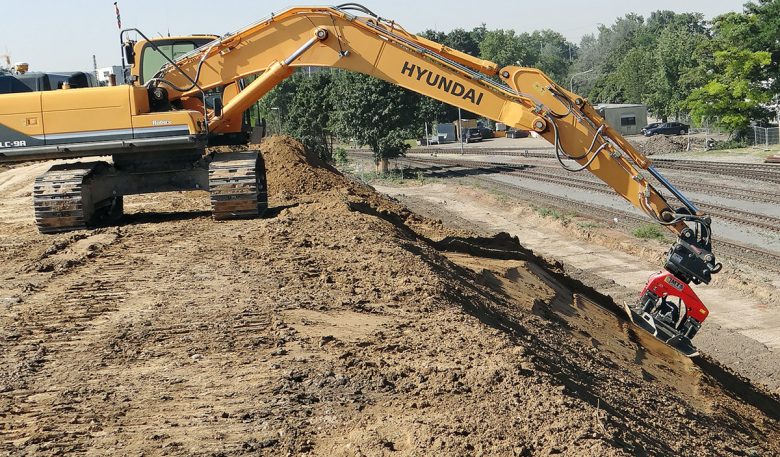 Hyundai-Bagger mit MTS-Anbauverdichter