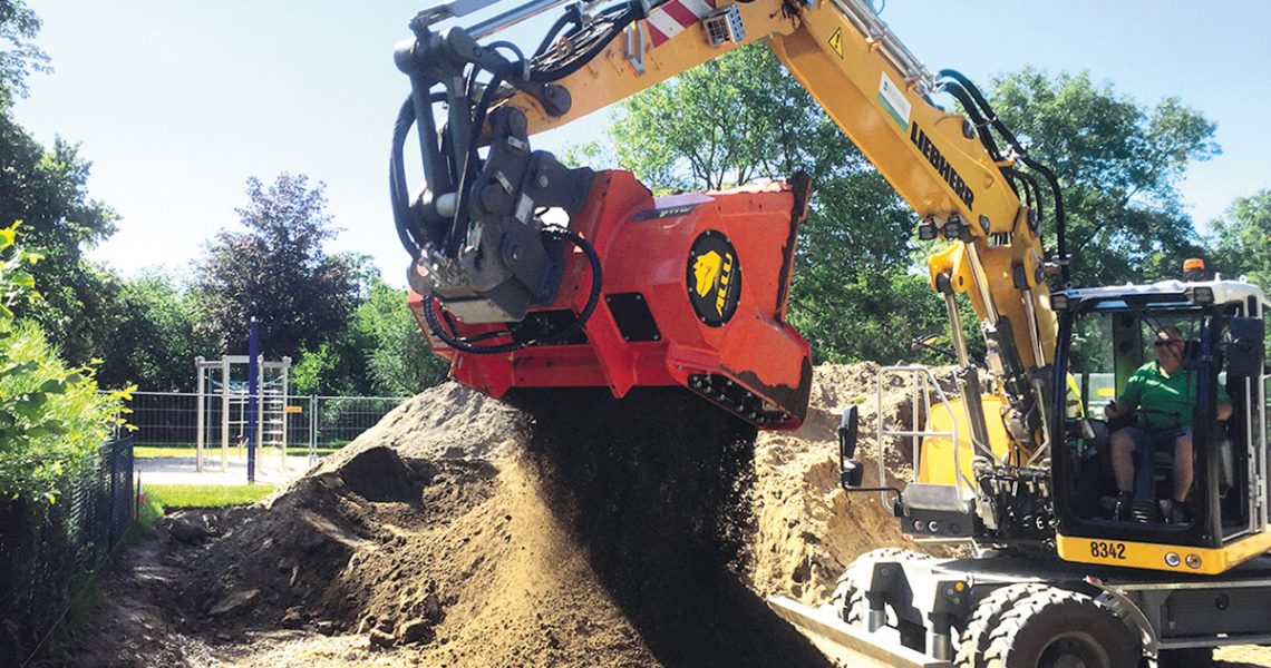 Liebherr-Bagger mit Allu-Siebschaufel