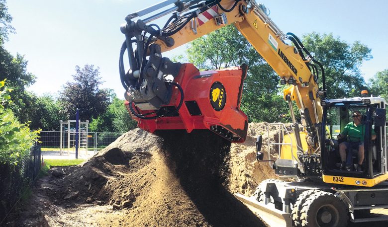 Liebherr-Bagger mit Allu-Siebschaufel