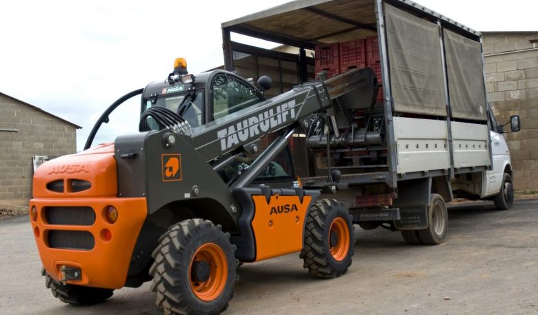 Ausa T204H Be- und Entladung LKW