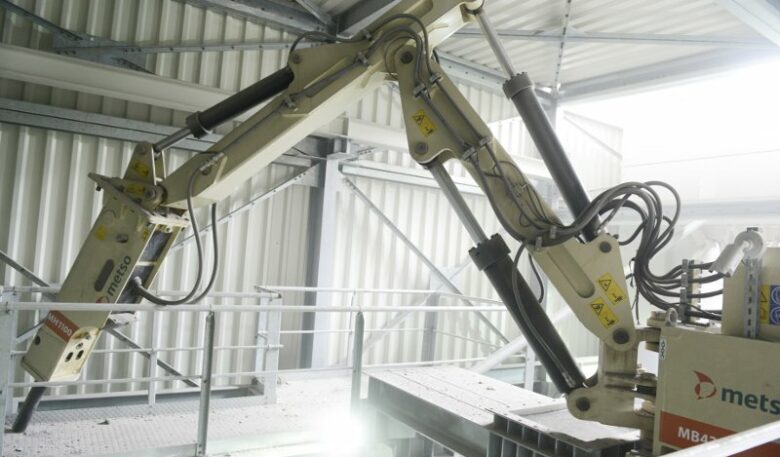 Basaltproduktion mit Hydraulikhammer
