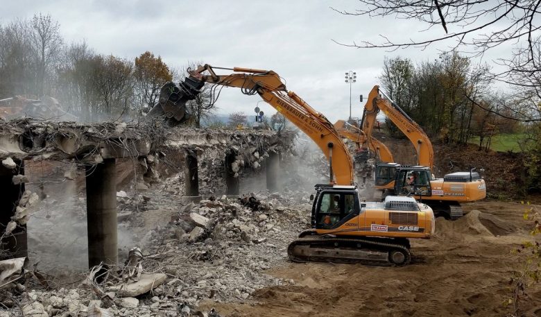 Case Raupenbagger mit Betonschere und Hydraulikhammer