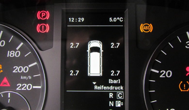 Mercedes-Benz Vito 119 CDI 4x4 Display Reifendruck