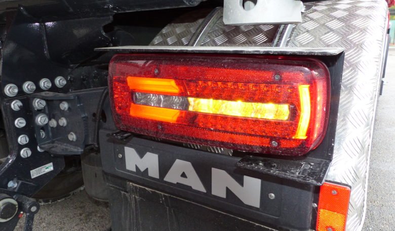 MAN TGX 33.520 D38 6x4 Rücklicht