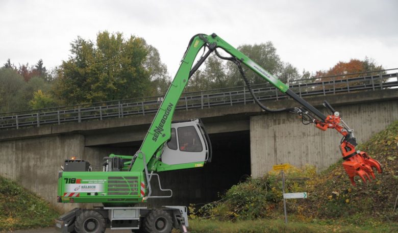 Mobilbagger Sennebogen 718 mit Teleskopstiel und Woodcracker-Schneidkopf