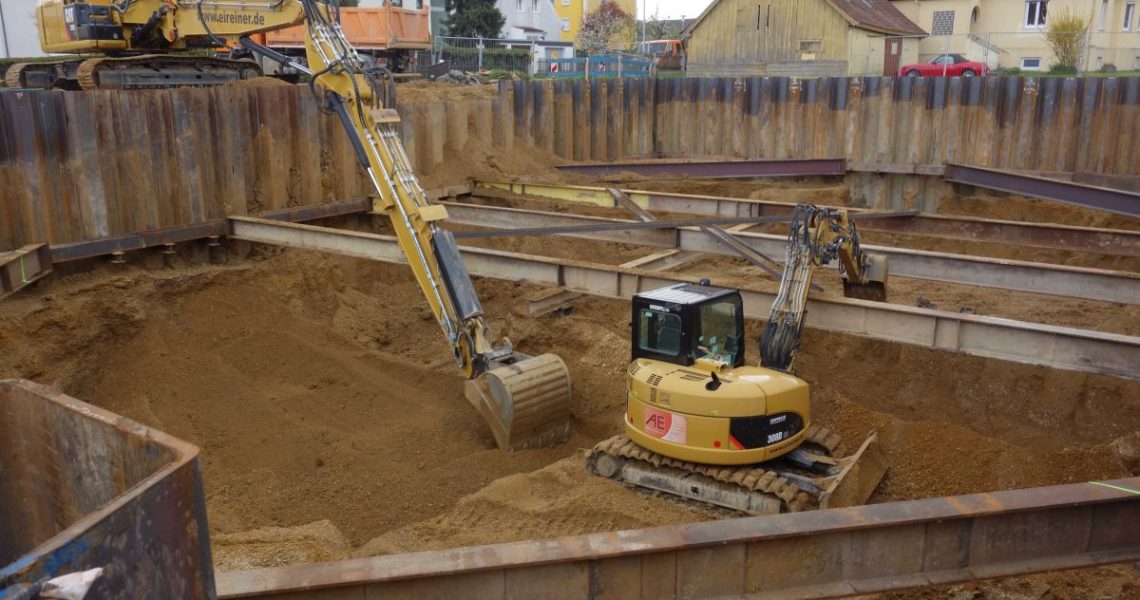 Raupenbagger Cat 329E mit Schnellwechsler für Spezialausleger