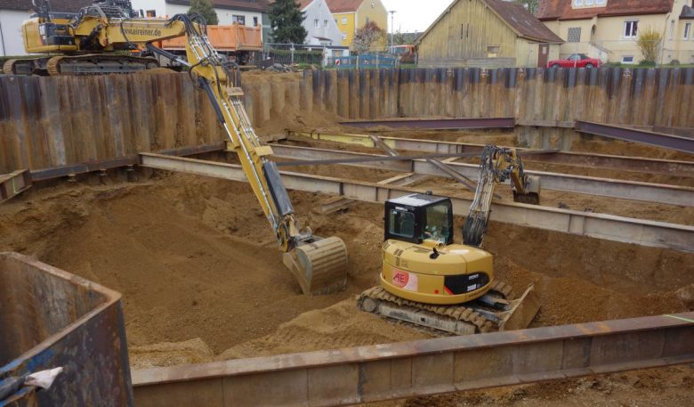 Raupenbagger Cat 329E mit Schnellwechsler für Spezialausleger