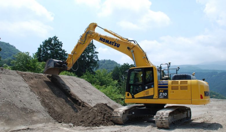 Komatsu PC210LCi-10 mit serienmäßiger Maschinensteuerung