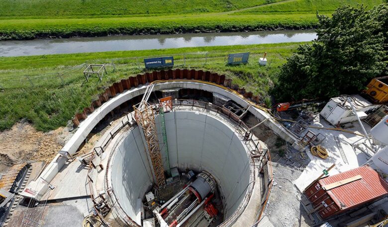 Letzter Durchbruch am Abwasserkanal Emscher