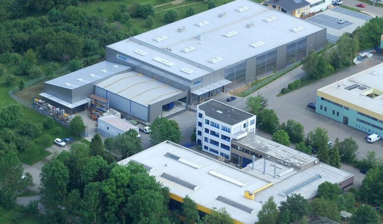 Modernes Logistikzentrum am Stammsitz