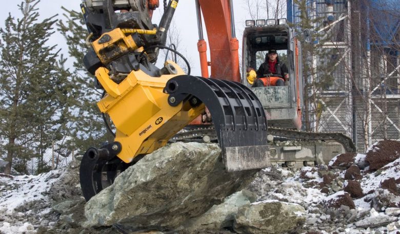 Engcon Stein- und Sortiergreifer konzipiert mit einem Tiltrotator