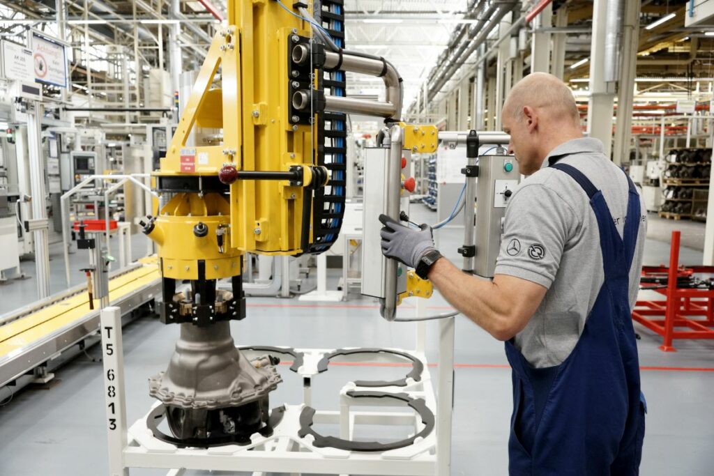 Produktion der verbrauchsopitmierten LKW-Achse Mercedes-Benz-Werk in Kassel