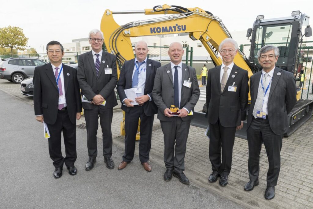 Komatsu feiert 50. Geburtstag