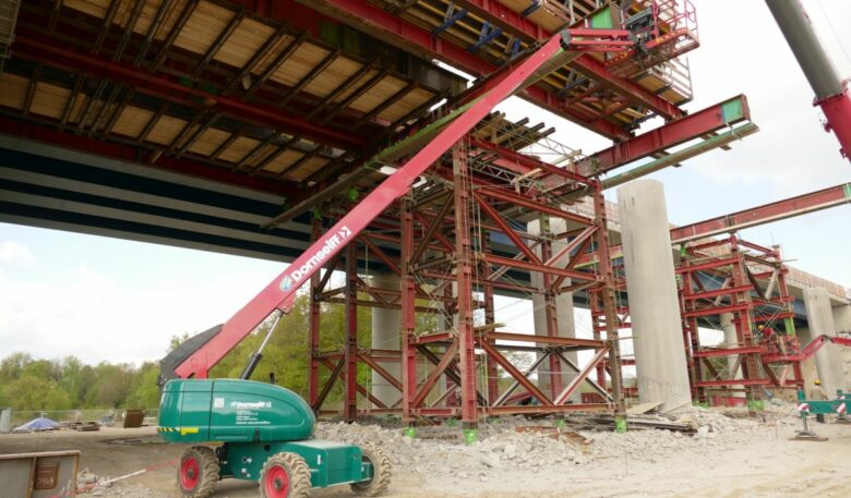 Robuste Teleskopen beim Brückenbau
