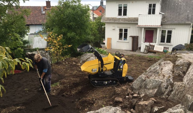 Yanmar Dumper C08 mit Standrampe für den Fahrer