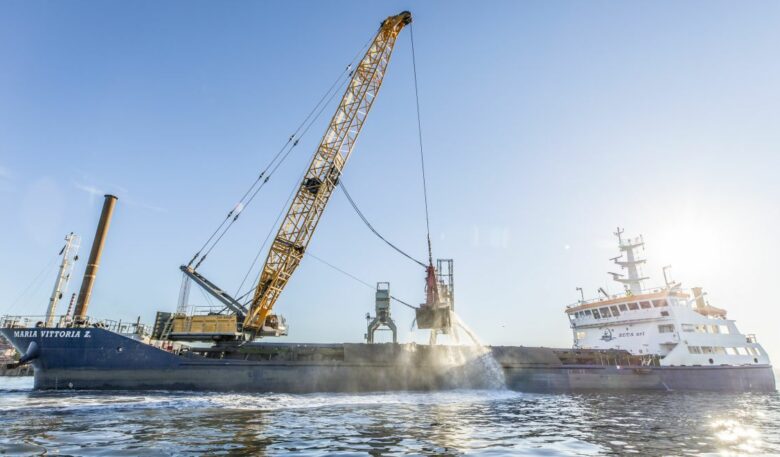 300-t-Koloss beim Hafen-Dredging