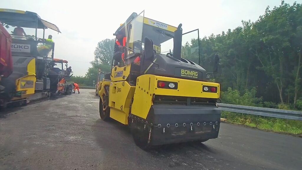 Straßensanierung mit Rüko Walze