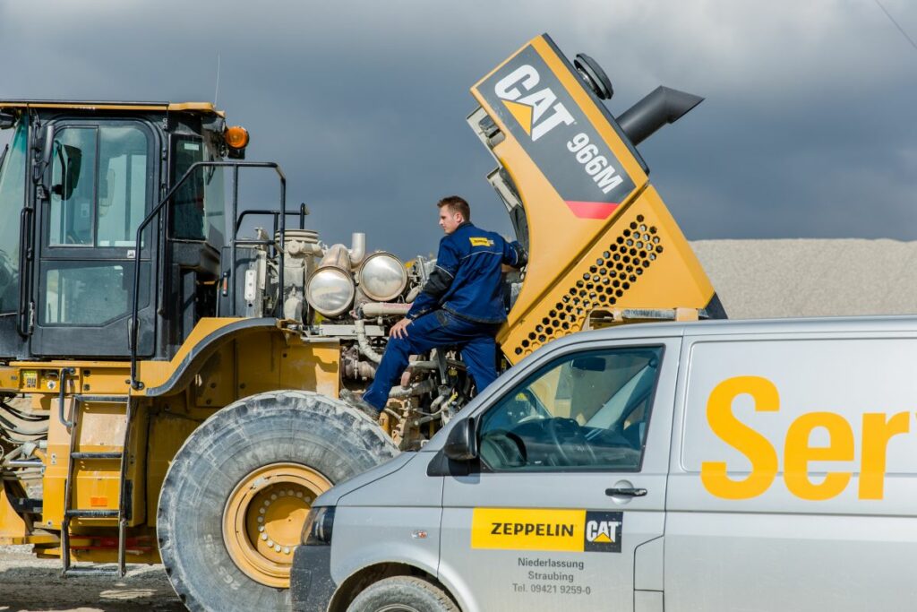 Zeppelin Servicetechniker für Cat-Baumaschinen