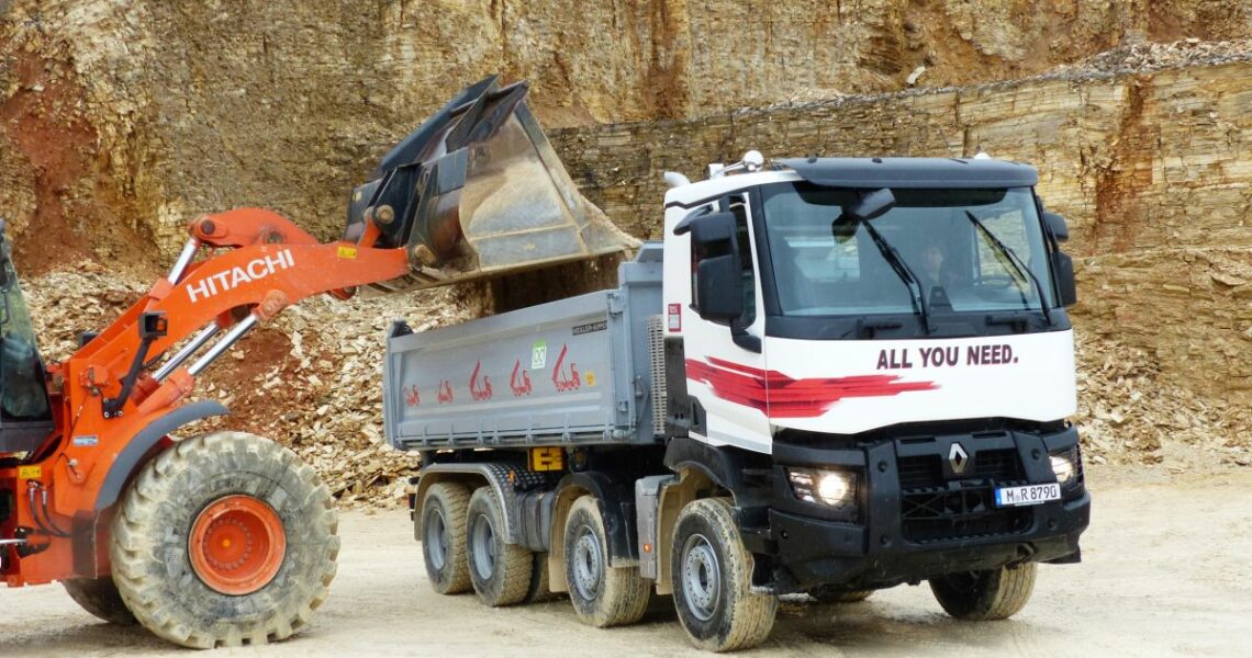 Renault C 440 8x4