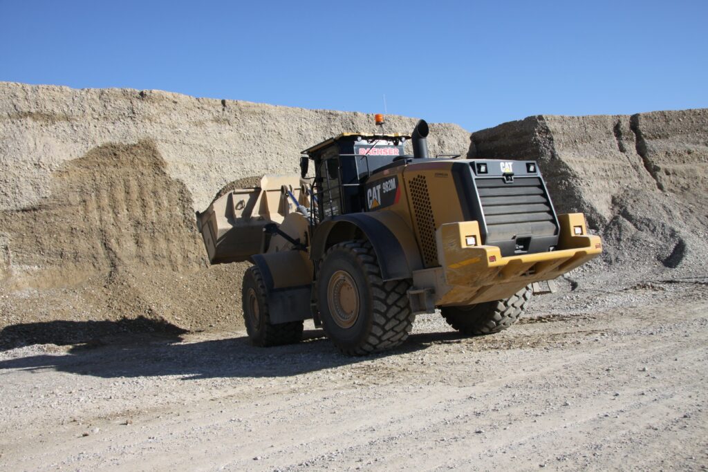 Radlader Cat 982M im Allgäuer Kieswerk Dachser