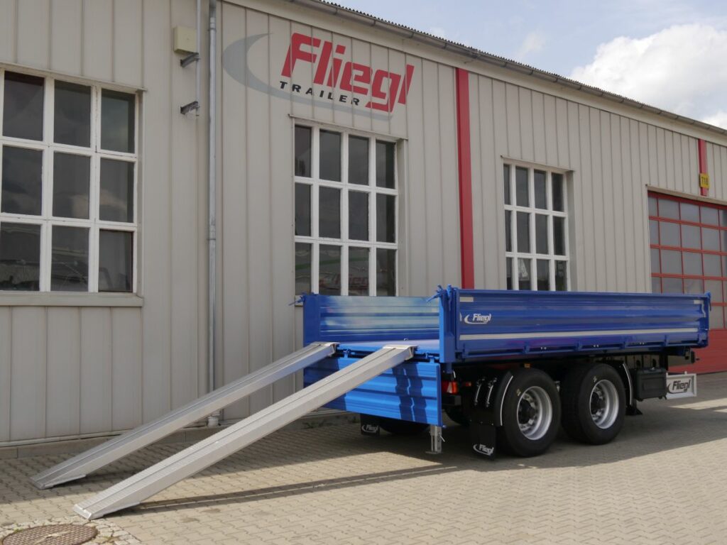 Tandem-Dreiseitenkipper von Fliegl