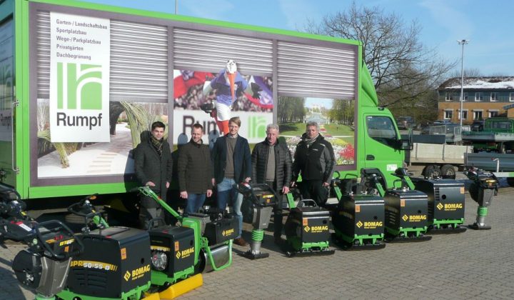 Bomag Maschinenübergabe bei Rumpf Galabu