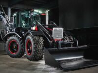 Mit Elektromotor für Baggerlader