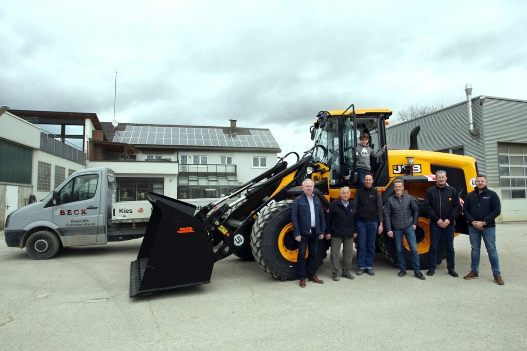 16-Tonner gibt Debüt bei Beck in Salach JCB Radlader