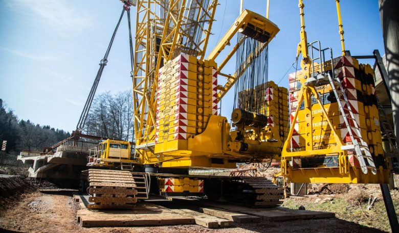 Stabilisierung mit 225t Gegengewicht und 325 t Superlift-Gegengewicht