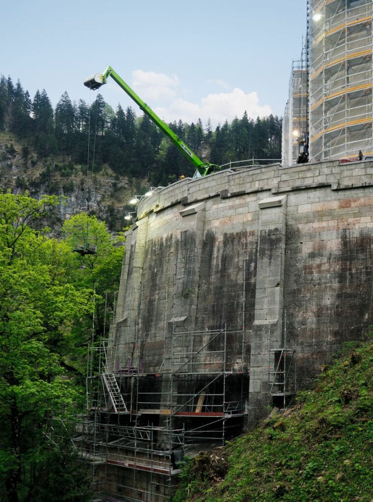 Merlo-Teleskopstapler von HKL-Center in der Pöllatschlucht in Füssen