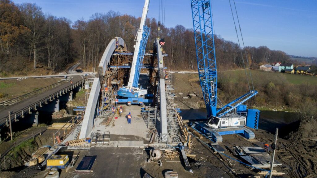 Liebherr-Kran bei Brückenhub