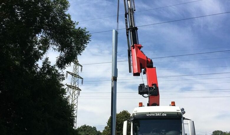 Den E-Highway mit Strommasten bestückt