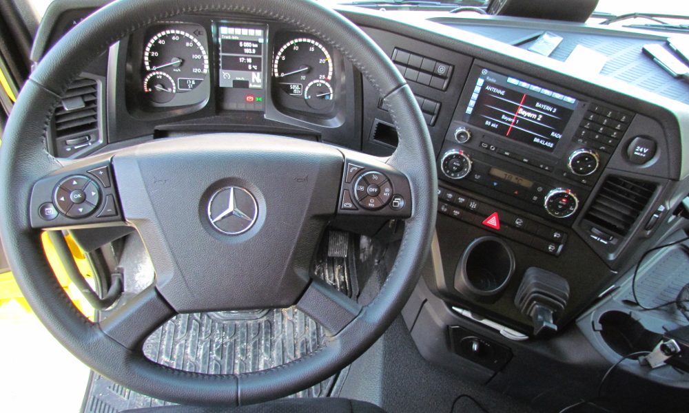 Mercedes Benz Arocs Interior aus Fahrersicht