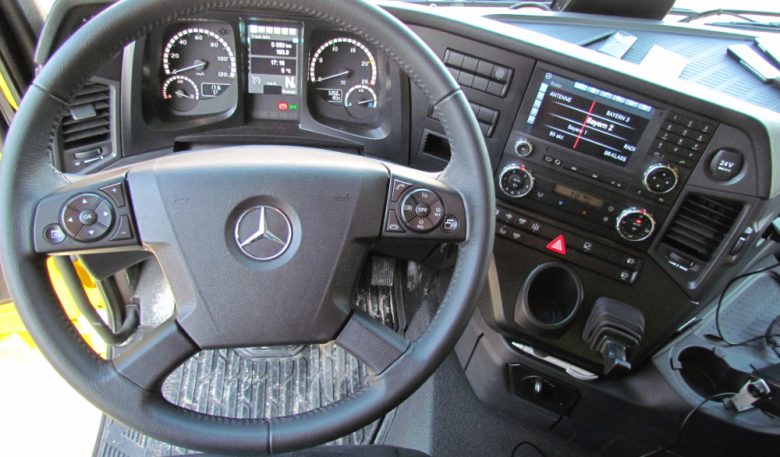 Mercedes Benz Arocs Interior aus Fahrersicht