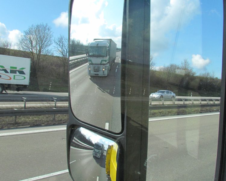 Mercedes Benz Arocs Außenspiegel mit Sichtspalten