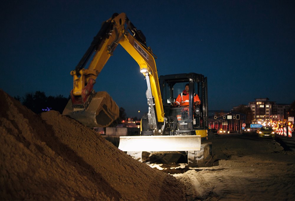 HKL-Mietpark-Bagger auf Großbaustelle in Hamburg