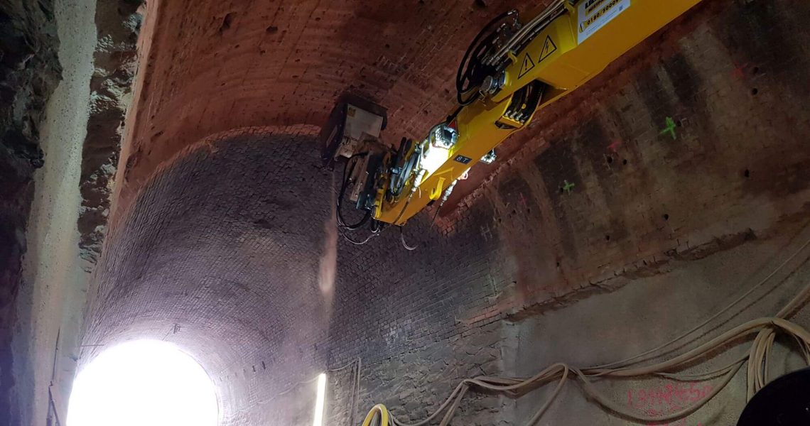 Exactor von Kemroc bei der Arbeit in einem Tunnel